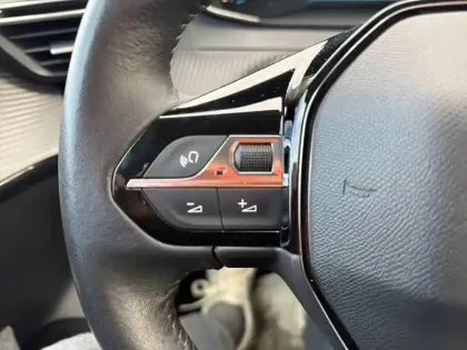 Photo 21 Peugeot 208  Electrique 50 kWh 136ch