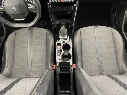 Photo 73 Peugeot 2008  PureTech 130 S&S EAT8