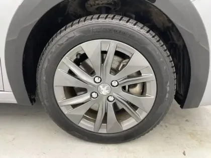 Photo 17 Peugeot 208  Electrique 50 kWh 136ch