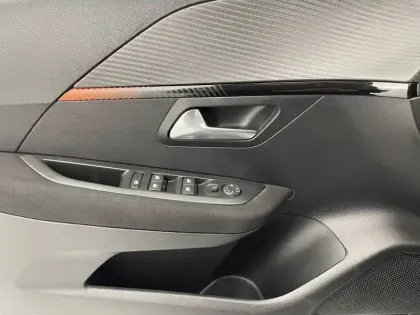 Photo 27 Peugeot 208  Electrique 50 kWh 136ch