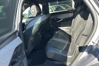 Photo 10 Peugeot 5008  Hybrid 136 e-DCS6