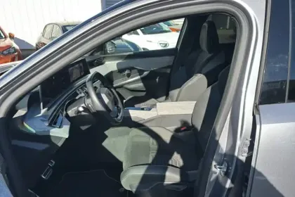 Photo 9 Peugeot 5008  Hybrid 136 e-DCS6