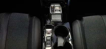 Photo 17 Peugeot 208  Hybrid 136 e-DCS6