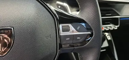 Photo 23 Peugeot 208  Hybrid 136 e-DCS6