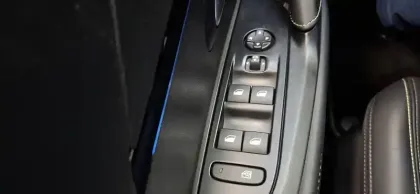 Photo 20 Peugeot 208  Hybrid 136 e-DCS6