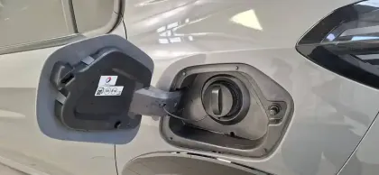 Photo 11 Peugeot 208  Hybrid 136 e-DCS6