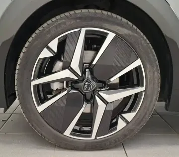 Photo 9 Peugeot 208  Hybrid 136 e-DCS6