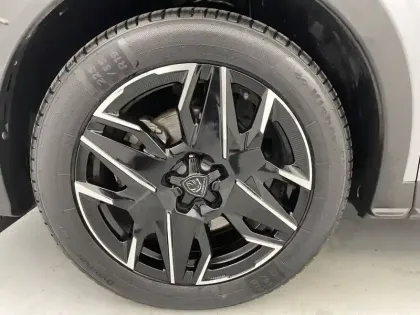 Photo 16 Peugeot 5008  Hybrid 136 e-DCS6