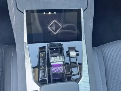 Photo 86 DS DS 4  Hybride E-Tense 225 EAT8