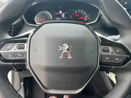 Photo 21 Peugeot 208  PureTech 100 S&S BVM6