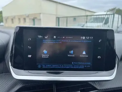 Photo 17 Peugeot 208  PureTech 100 S&S BVM6