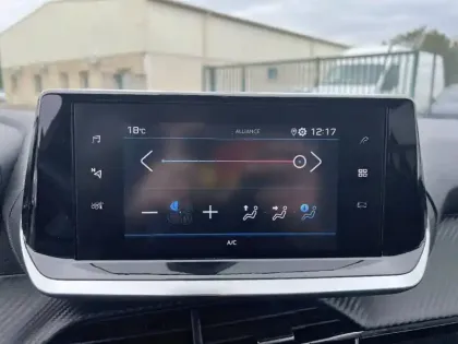 Photo 16 Peugeot 208  PureTech 100 S&S BVM6