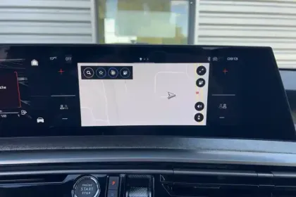 Photo 15 Peugeot 5008  Plug-in Hybrid 225 ch e-DCS7