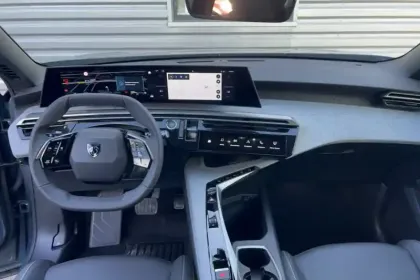Photo 12 Peugeot 5008  Plug-in Hybrid 225 ch e-DCS7