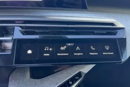 Photo 14 Peugeot 5008  Plug-in Hybrid 225 ch e-DCS7
