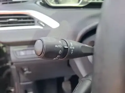 Photo 30 Peugeot 2008 Gén. I Ph2 Allure 5