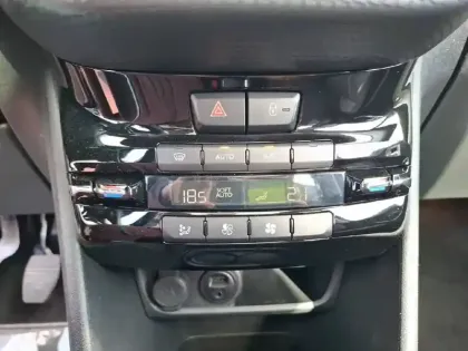 Photo 24 Peugeot 2008 Gén. I Ph2 Allure 5