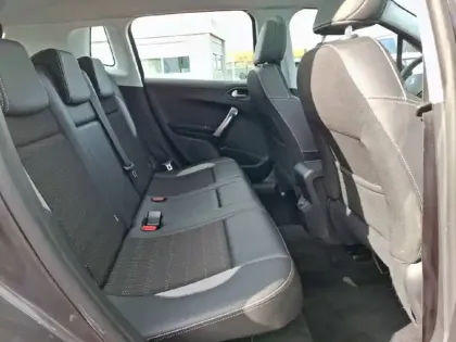 Photo 19 Peugeot 2008 Gén. I Ph2 Allure 5