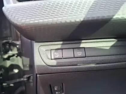 Photo 17 Peugeot 2008 Gén. I Ph2 Allure 5