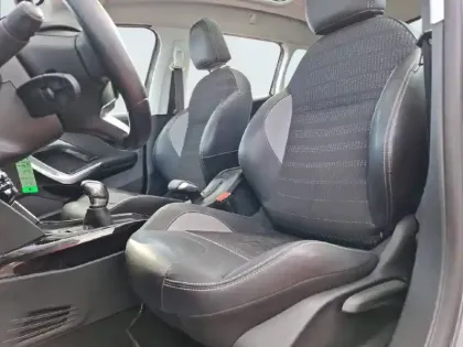 Photo 10 Peugeot 2008 Gén. I Ph2 Allure 5