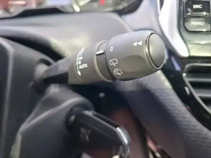 Photo 31 Peugeot 2008 Gén. I Ph2 Allure 5