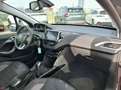 Photo 22 Peugeot 2008 Gén. I Ph2 Allure 5