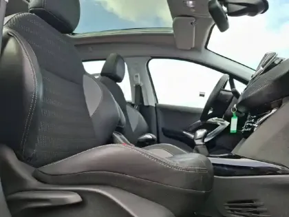 Photo 20 Peugeot 2008 Gén. I Ph2 Allure 5