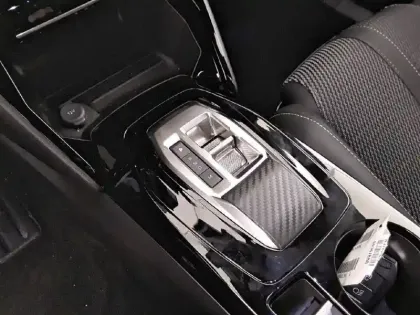 Photo 13 Peugeot 2008  PureTech 130 S&S EAT8