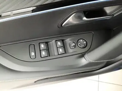 Photo 20 Peugeot 2008  PureTech 130 S&S EAT8