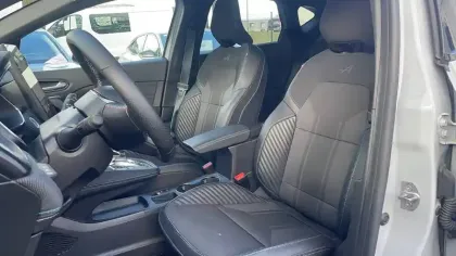 Photo 35 Renault Captur  E-Tech full hybrid 145 ch