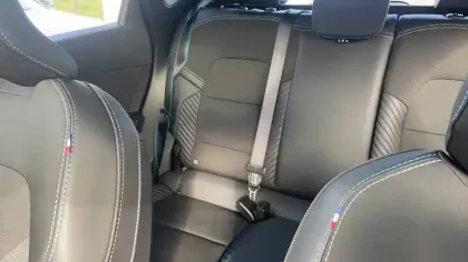 Photo 31 Renault Captur  E-Tech full hybrid 145 ch