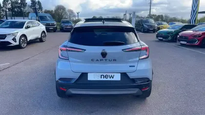 Photo 49 Renault Captur  E-Tech full hybrid 145 ch