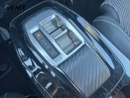 Photo 34 Peugeot 2008  Hybrid 136 e-DCS6