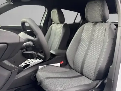 Photo 10 Peugeot 2008  Electrique 54 kWh 156 ch