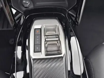 Photo 13 Peugeot 2008  Electrique 54 kWh 156 ch