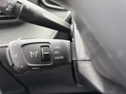 Photo 17 Peugeot 2008  Electrique 54 kWh 156 ch