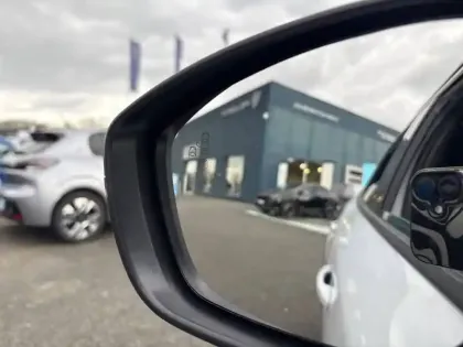 Photo 42 Peugeot 2008  Electrique 54 kWh 156 ch