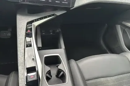 Photo 20 Peugeot 3008  Hybrid 145 e-DCS6