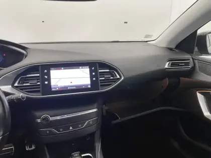 Photo 26 Peugeot 308  BlueHDi 130ch S&S EAT8