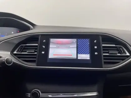 Photo 31 Peugeot 308  BlueHDi 130ch S&S EAT8