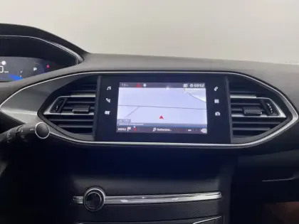 Photo 19 Peugeot 308  BlueHDi 130ch S&S EAT8