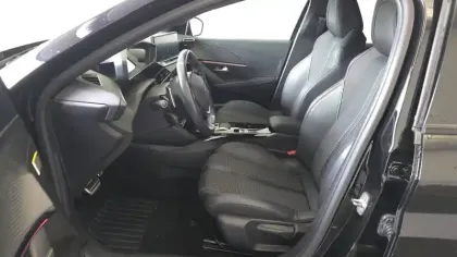 Photo 13 Peugeot 208 Gén. II Ph1 NG GT 5