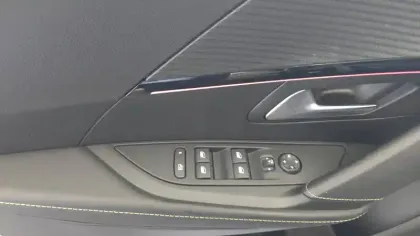 Photo 18 Peugeot 208 Gén. II Ph1 NG GT 5