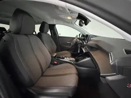 Photo 90 Peugeot 208  Hybrid 100 e-DCS6