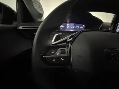 Photo 100 Peugeot 208  Hybrid 100 e-DCS6