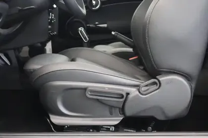 Photo 14 Mini Mini Hatch 3 Portes Cooper 136 ch DKG7