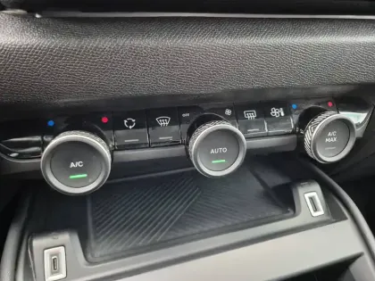 Photo 14 Citroën C4 Gén. III Ph1 Feel 5