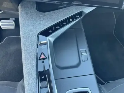 Photo 20 Peugeot 5008  Hybrid 136 e-DCS6