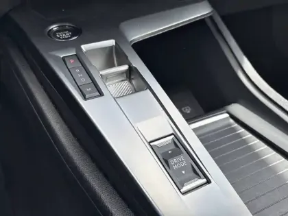 Photo 13 Peugeot 308  SW BlueHDi 130ch S&S EAT8