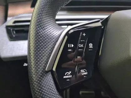 Photo 27 Peugeot 3008  Hybrid 145 e-DCS6